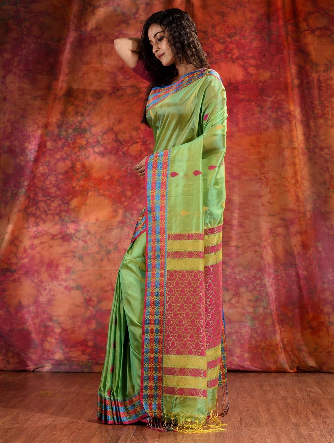 women self design handloom saree with blouse - 22043981 - Standard Image - 2