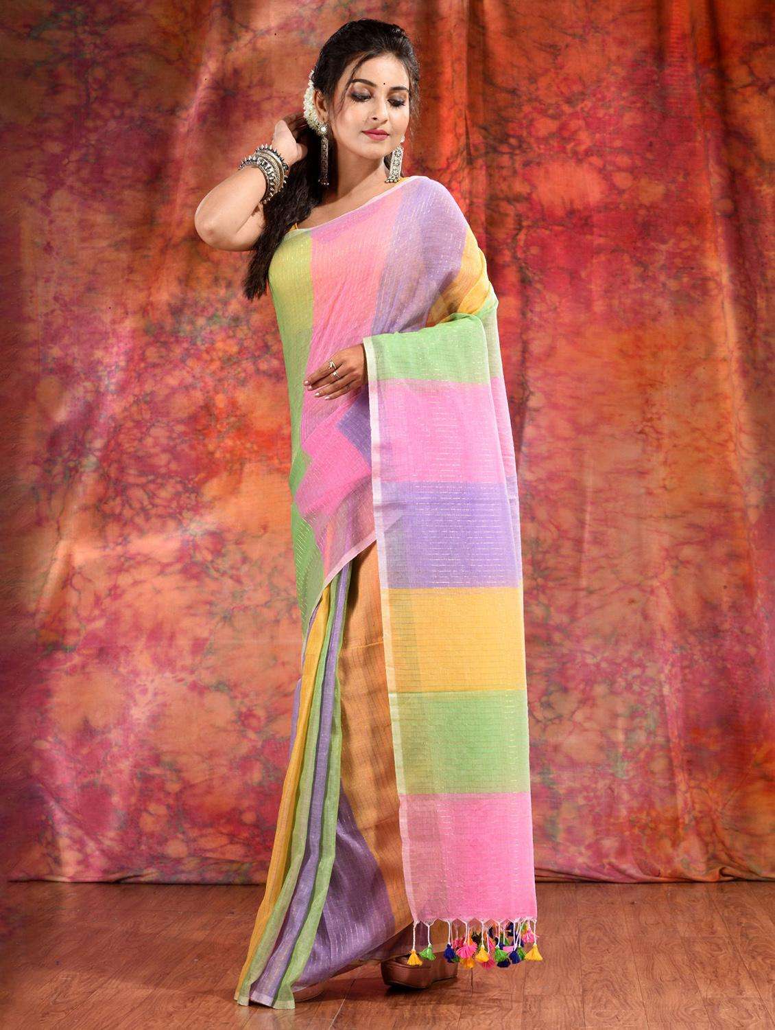 women color block handloom saree with blouse - 22043991 - Standard Image - 2