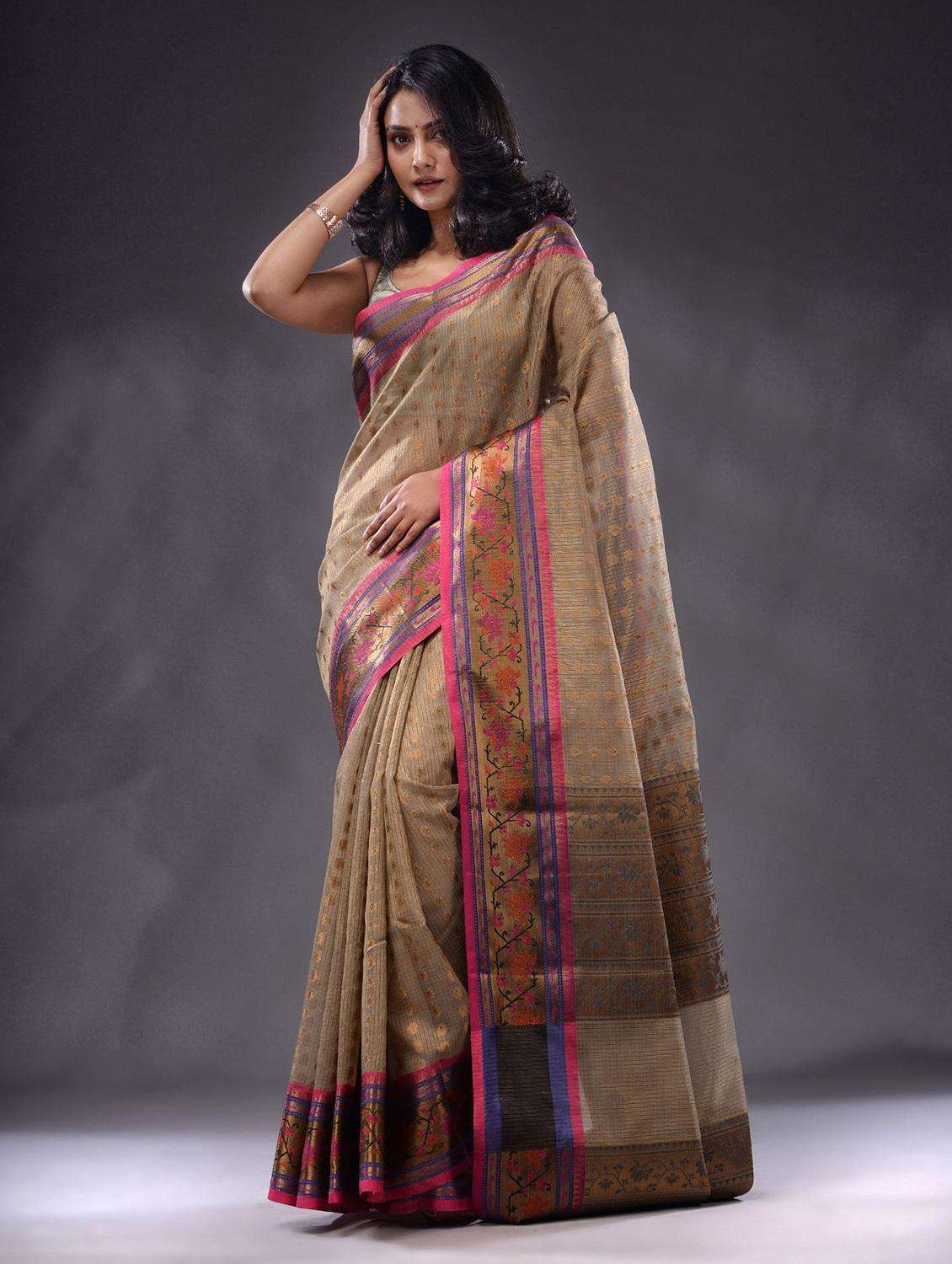 women self design bordered saree with blouse