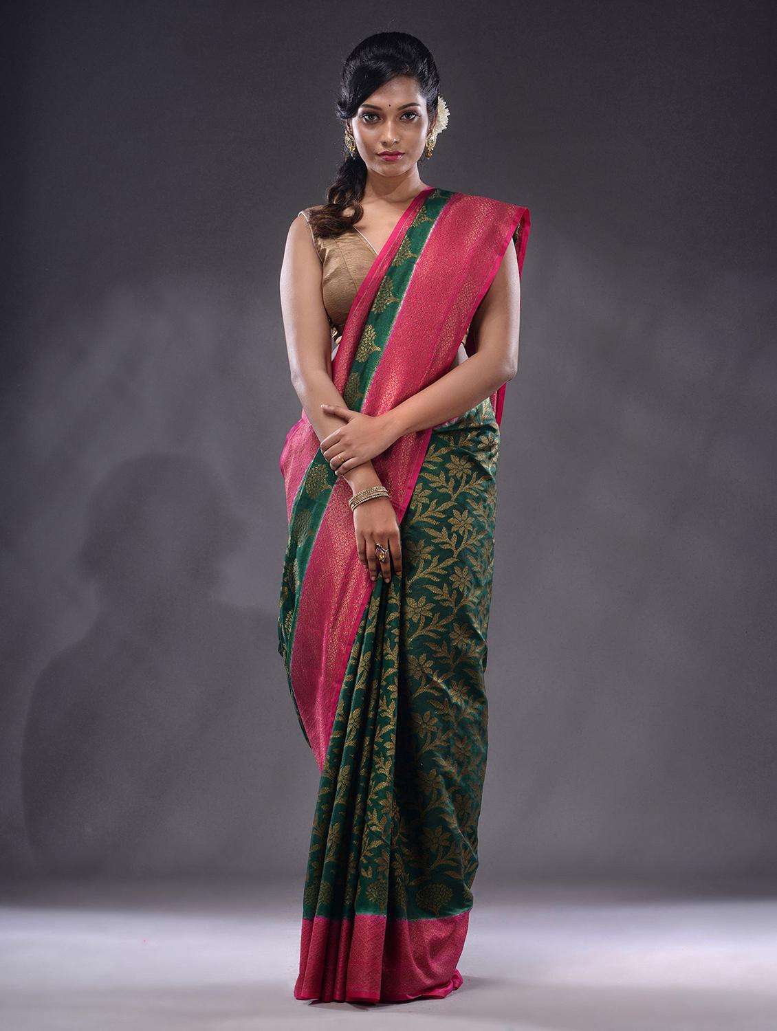 women self design bordered saree with blouse