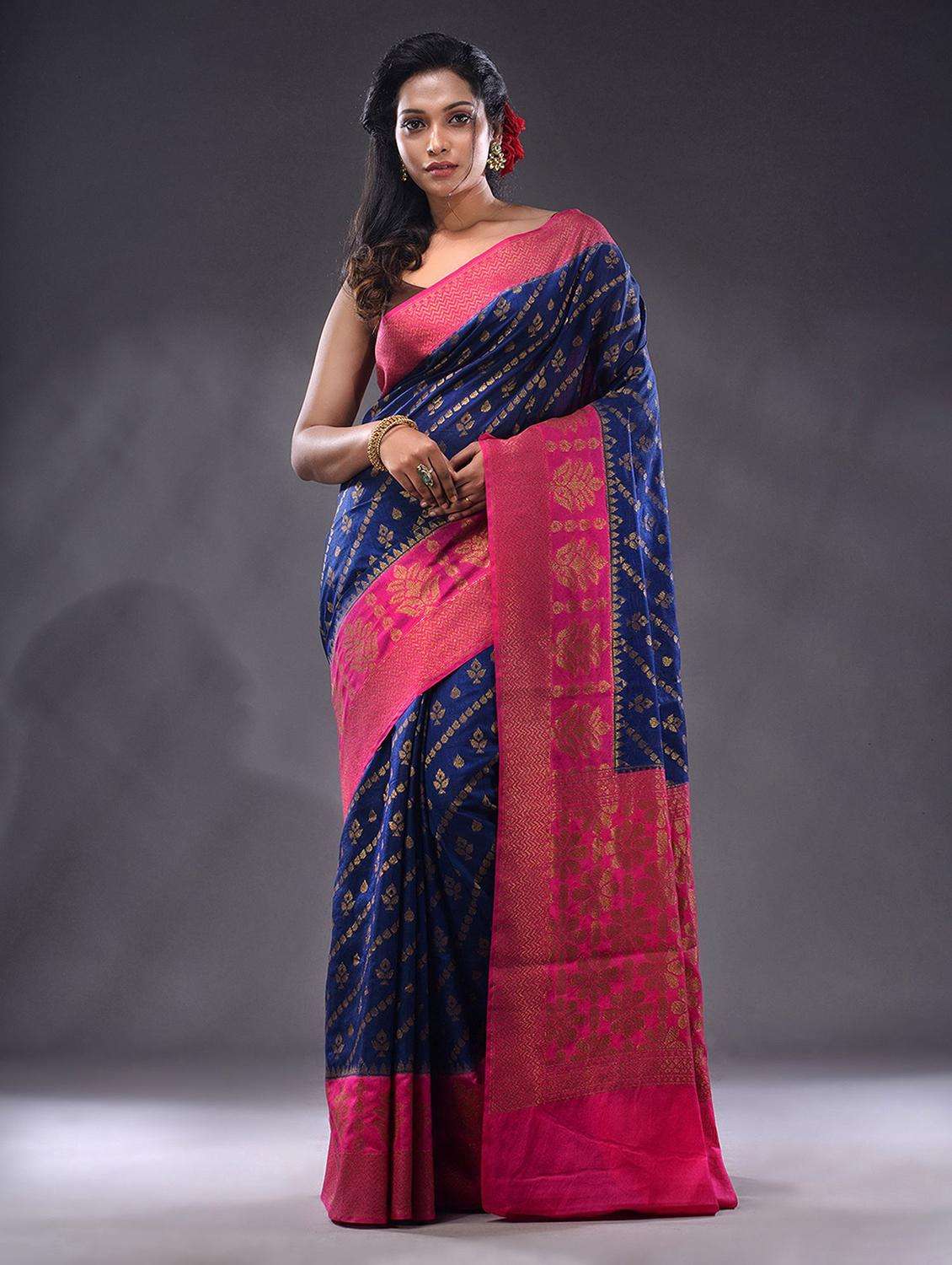 women self design bordered saree with blouse
