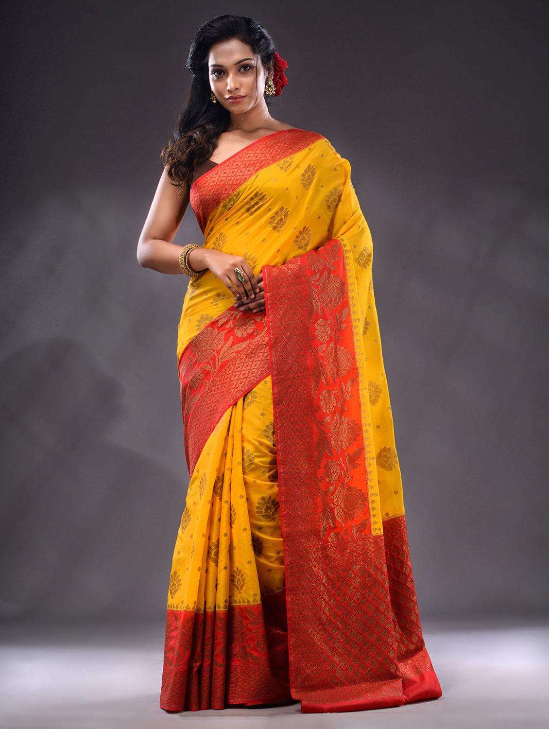 women self design bordered saree with blouse