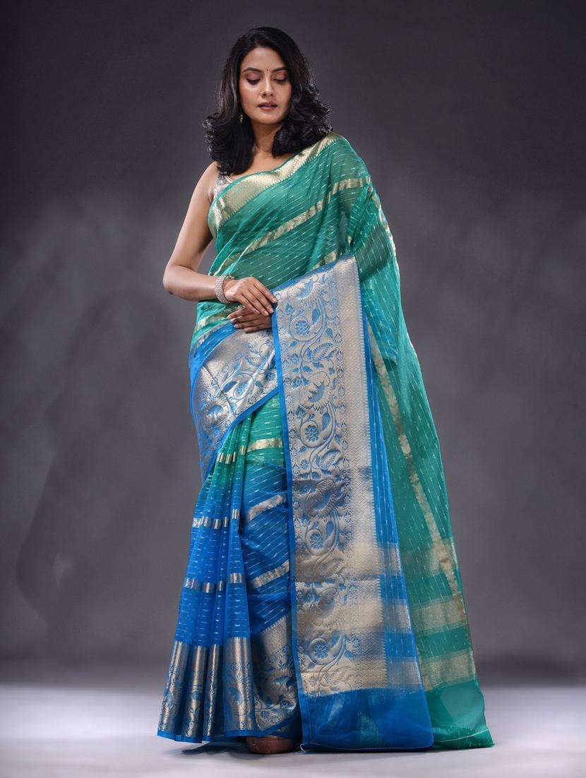 women self design bordered saree with blouse