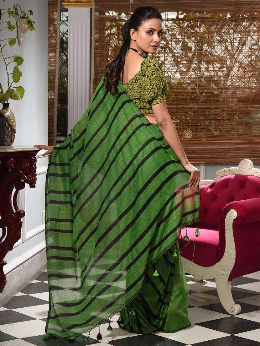 women striped handloom saree with blouse - 22044120 -  Standard Image - 2