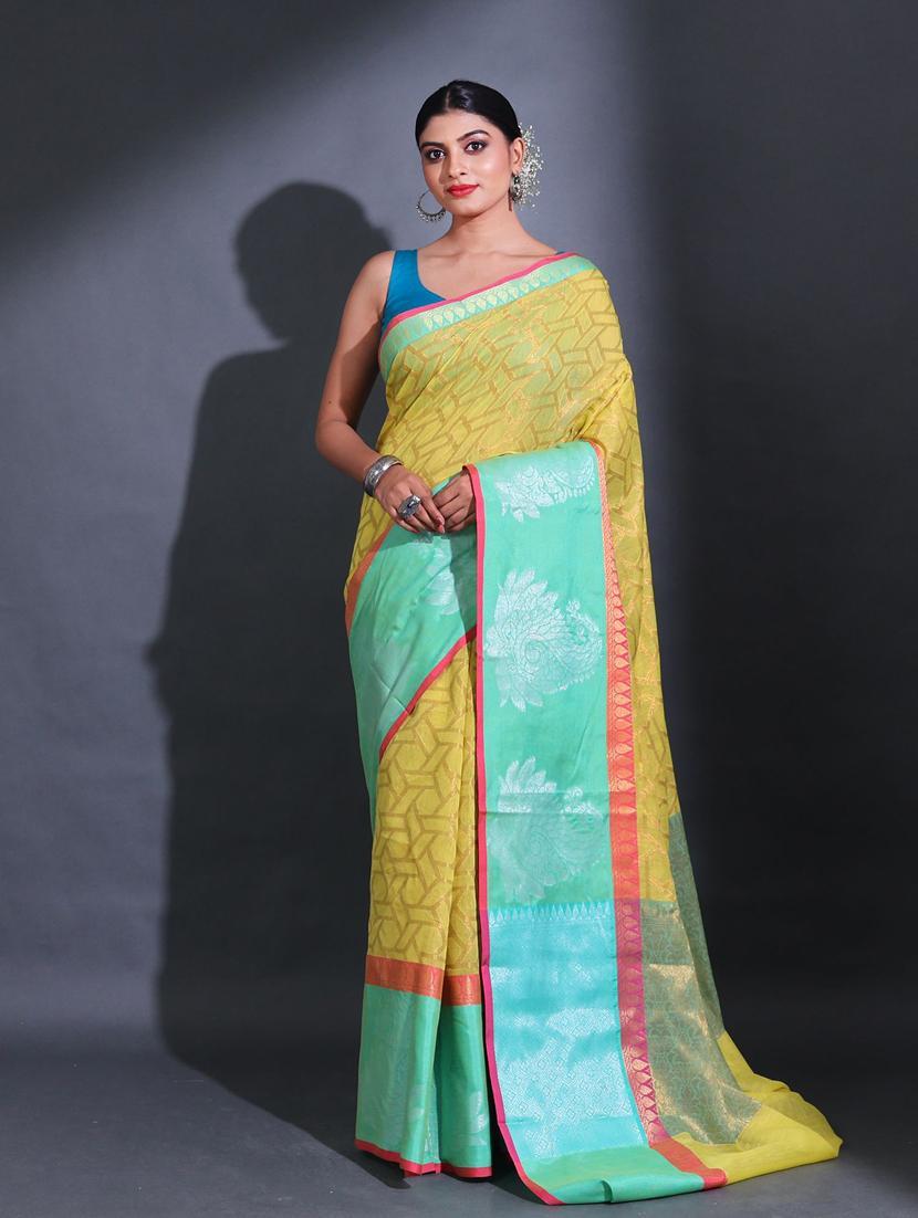 women self design bordered saree with blouse - 22044135 - Zoom Image - 0