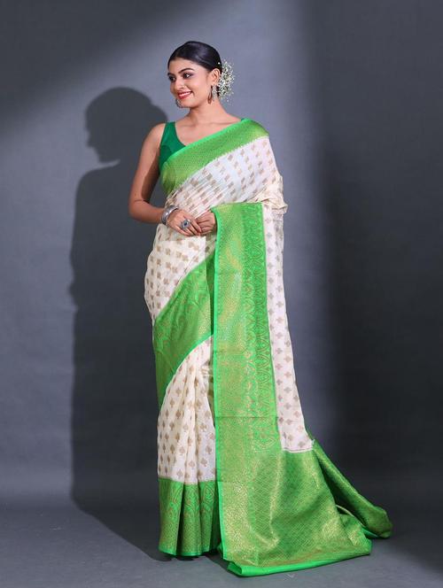 women self design bordered saree with blouse - 22044165 - Standard Image - 0