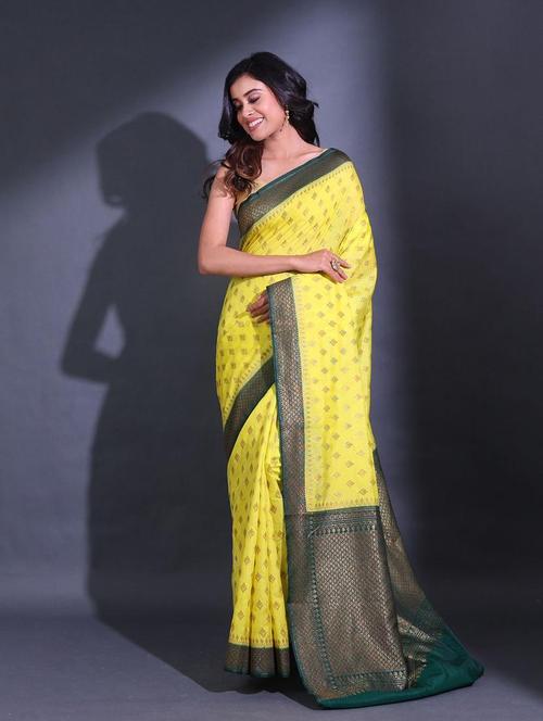 women self design bordered saree with blouse - 22044169 - Standard Image - 0