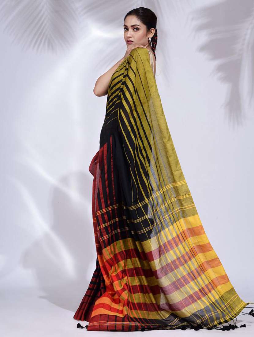women striped handloom saree with blouse - 22045677 -  Standard Image - 2