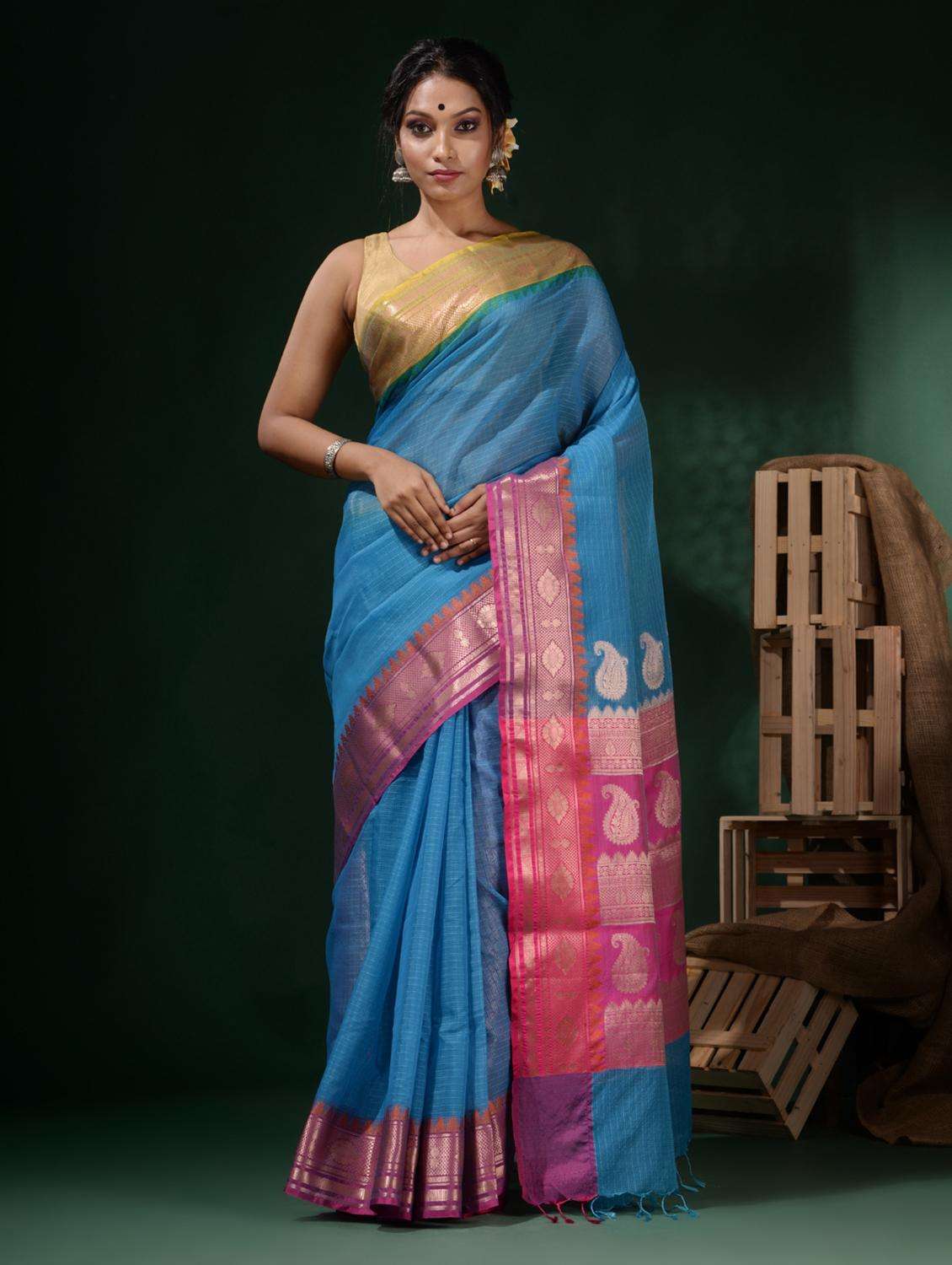 women self design bordered saree with blouse