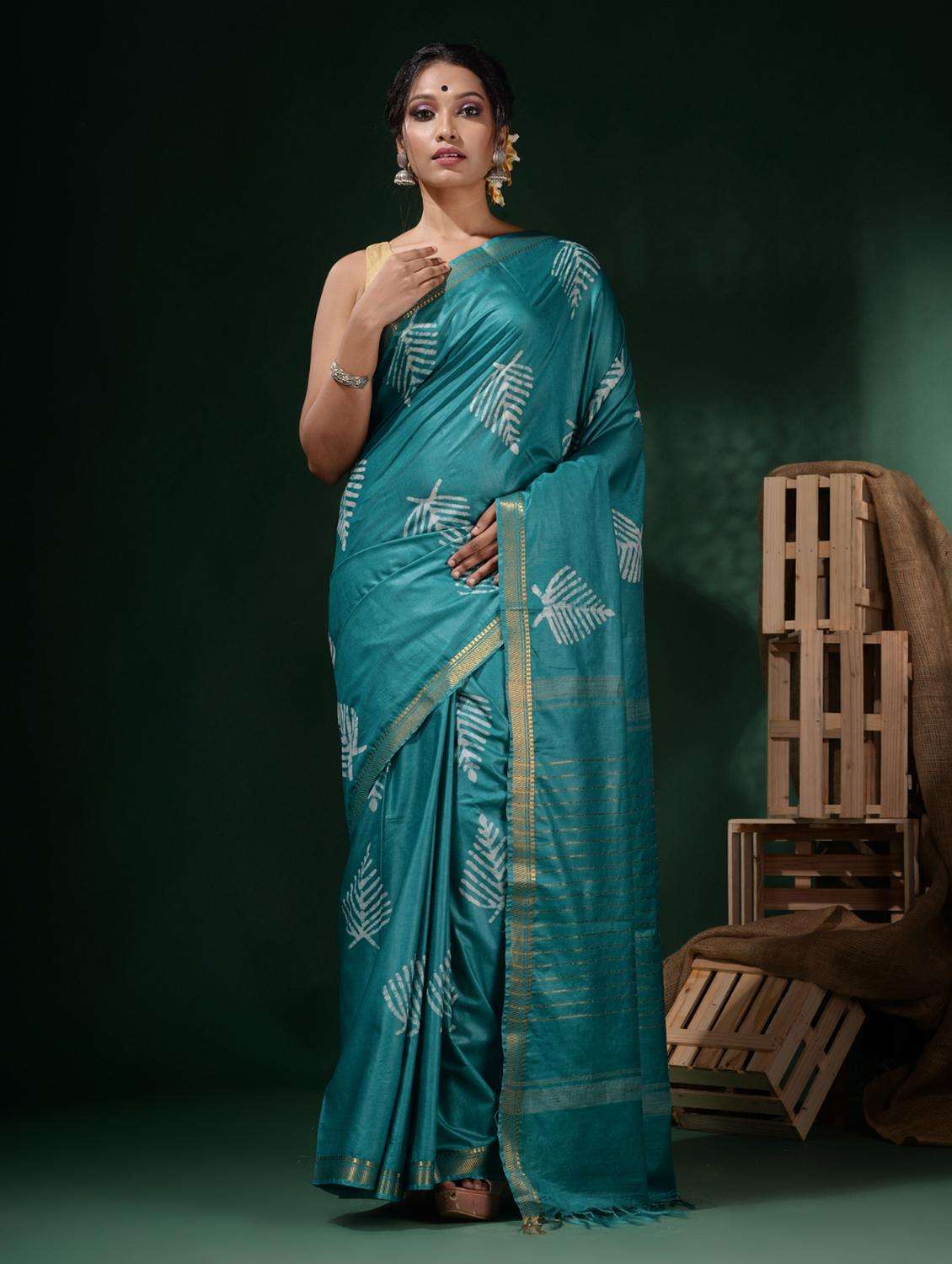 women printed bordered saree with blouse