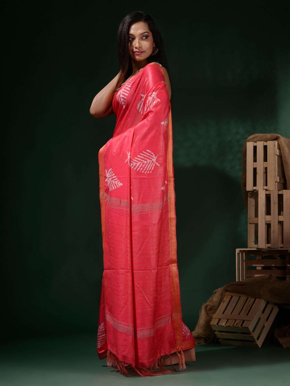 women printed bordered saree with blouse - 22045793 - Standard Image - 2