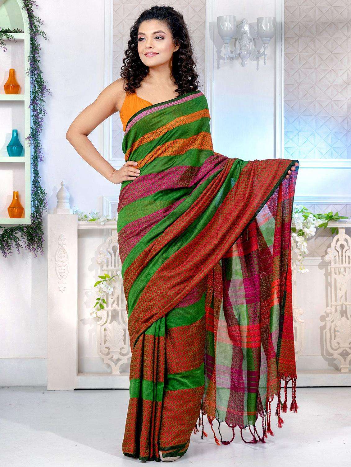 women self design handloom saree with blouse