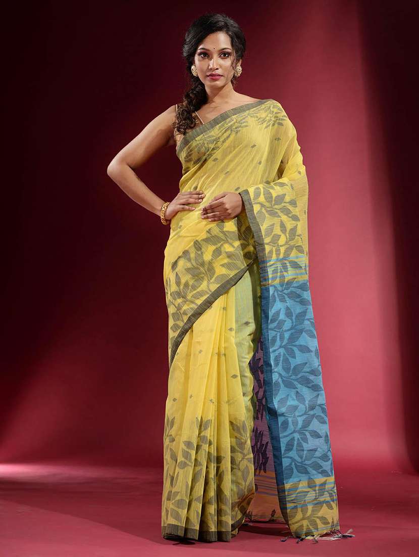 women self design handloom saree with blouse