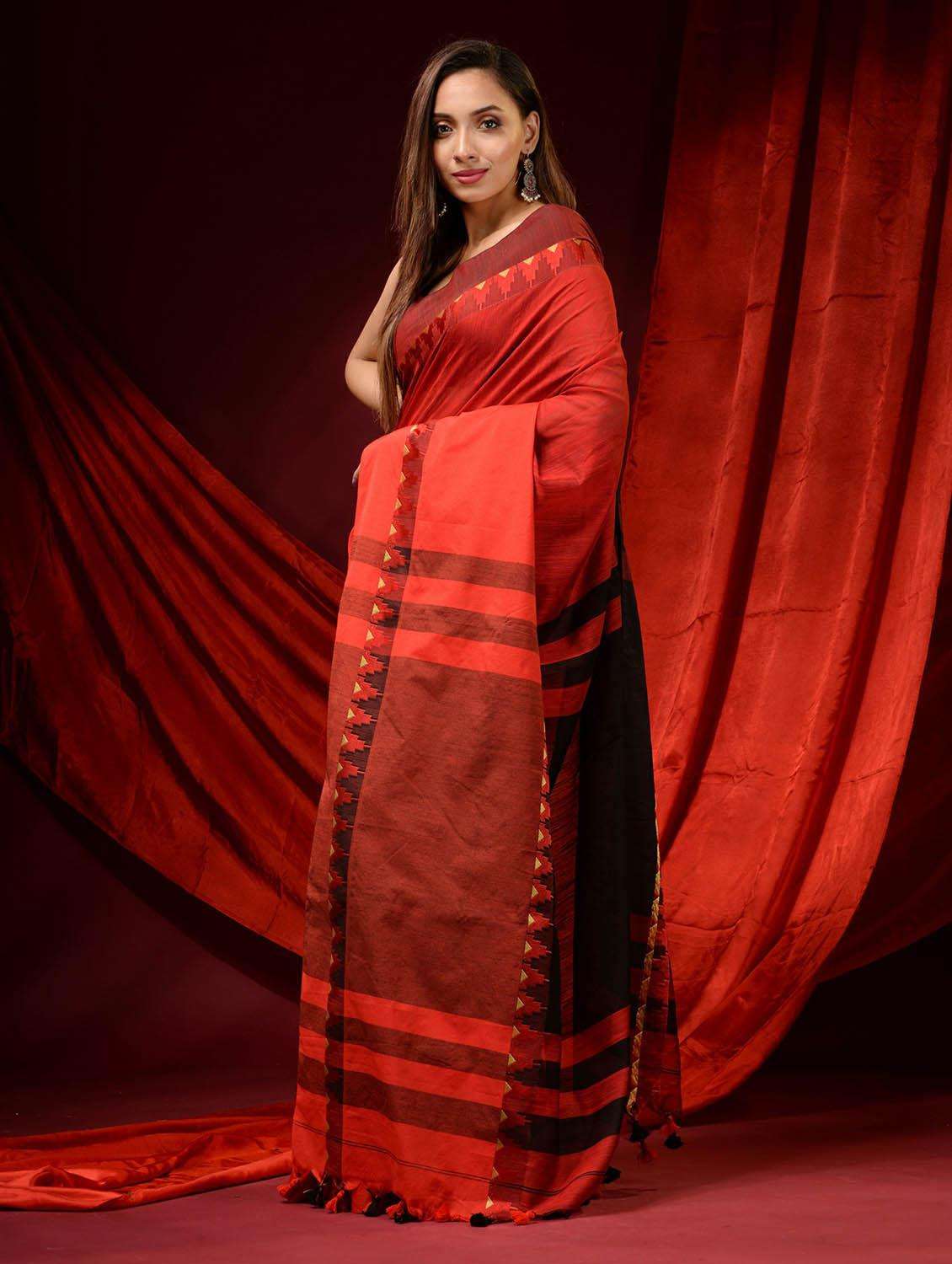 women self design handloom saree with blouse - 22046026 -  Standard Image - 2