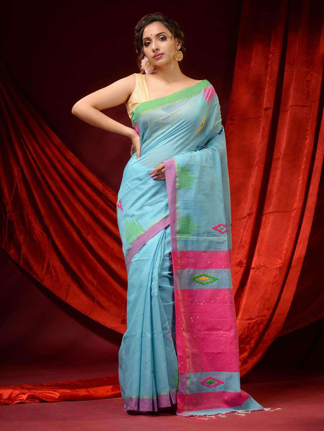 women self design handloom saree with blouse