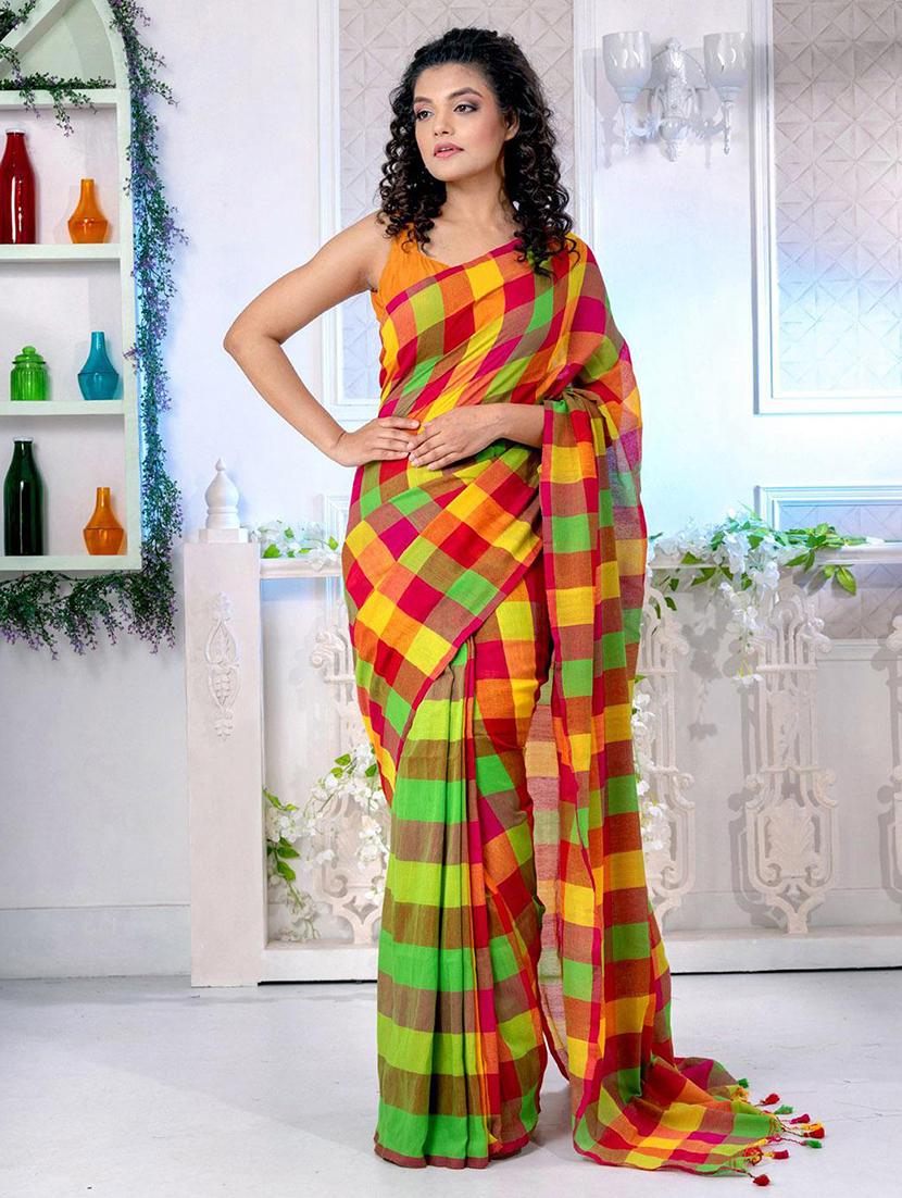 women checkered handloom saree with blouse - 22046128 - Zoom Image - 0