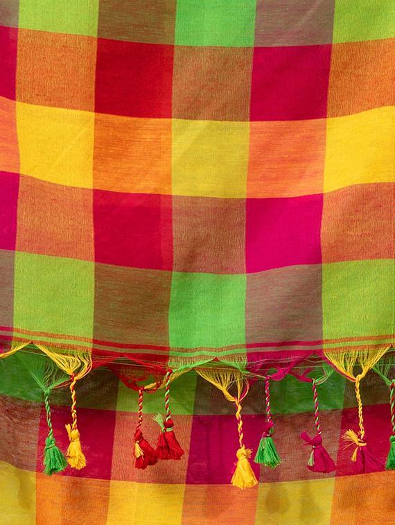 women checkered handloom saree with blouse - 22046128 - Standard Image - 2