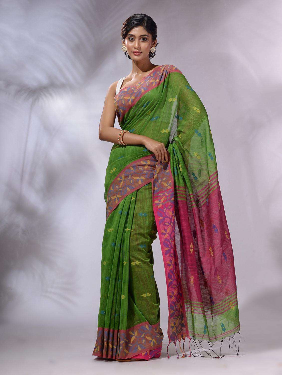 women self design handloom saree with blouse