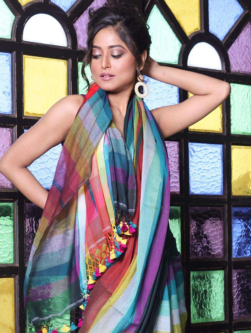 women striped handloom saree - 22046414 -  Standard Image - 2