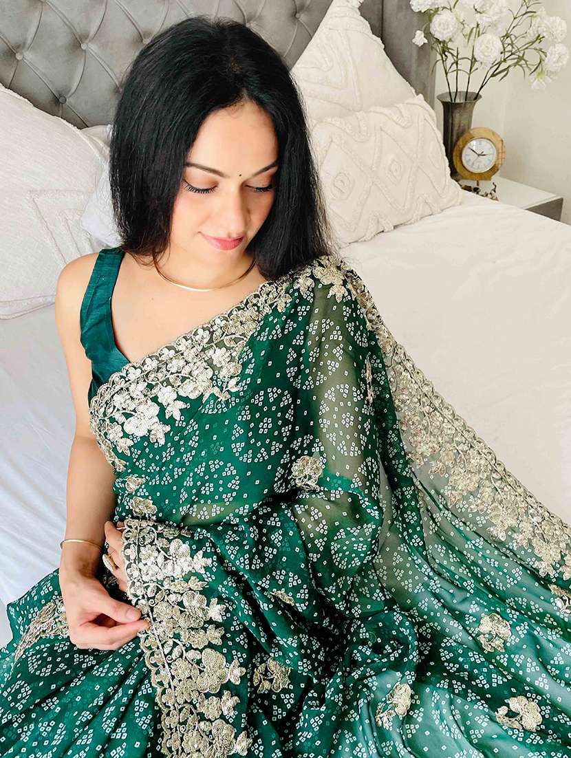women bandhani printed bordered saree with blouse - 22047910 - Standard Image - 2