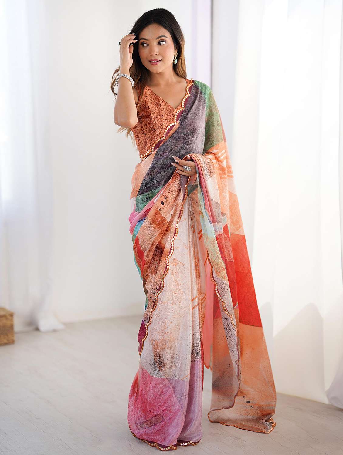 women printed casual wear saree with blouse - 22047987 -  Zoom Image - 0