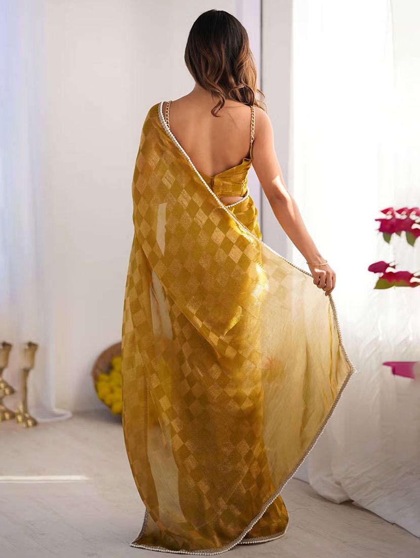 women checkered printed saree with blouse - 22048021 - Standard Image - 2