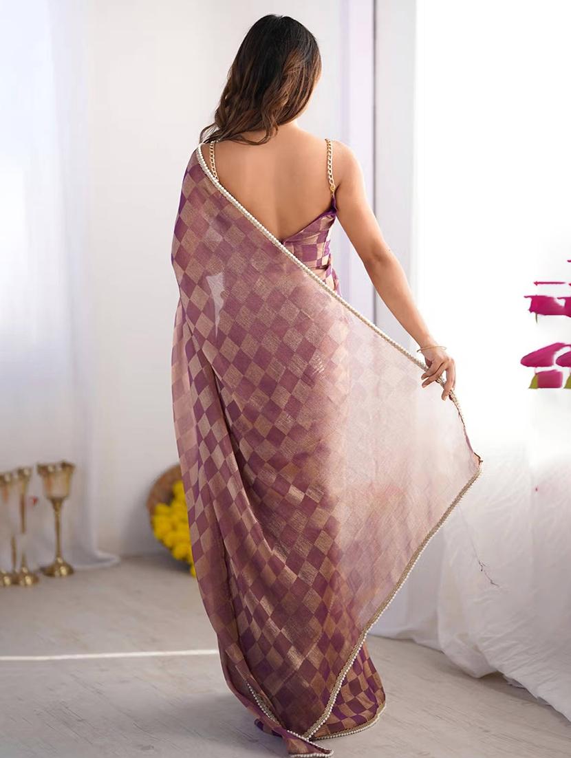 women checkered printed saree with blouse - 22048023 - Standard Image - 2