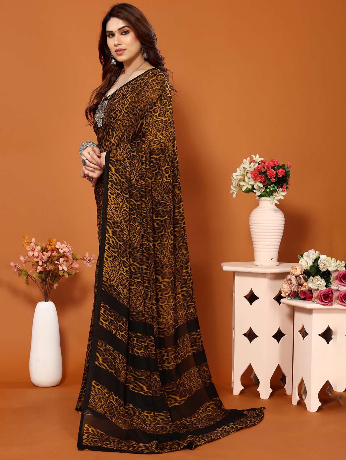 women printed casual wear saree with blouse - 22048641 -  Standard Image - 2