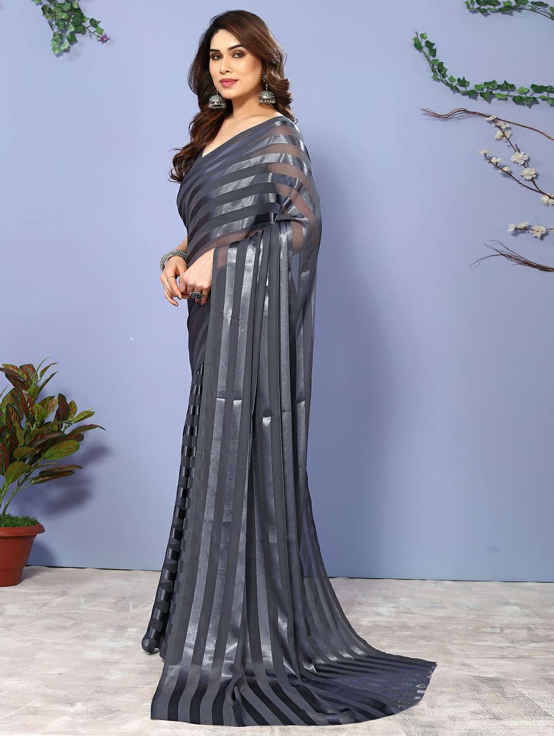 women striped plain saree with blouse - 22050293 -  Standard Image - 2