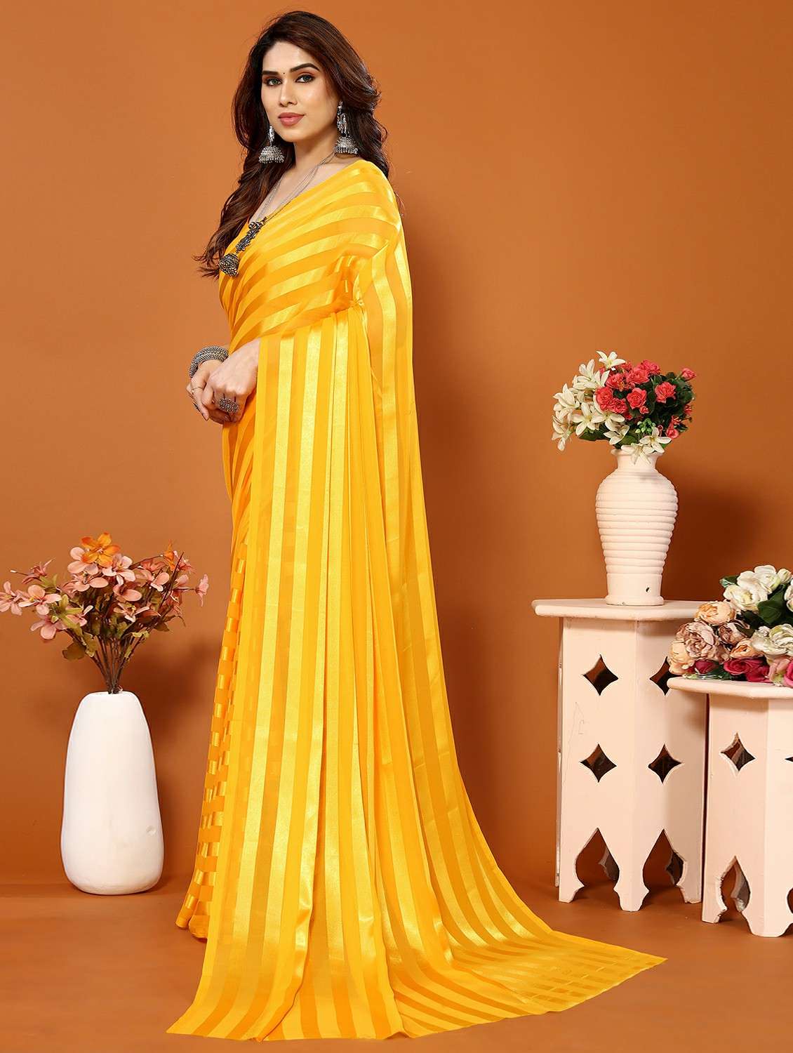 women striped plain saree with blouse - 22050295 -  Standard Image - 2