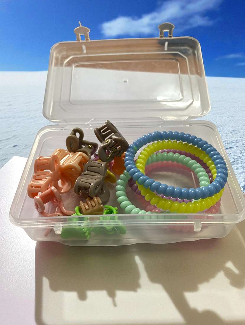 pack of multicolored rubber bands and clutchers - 22051999 -  Standard Image - 2