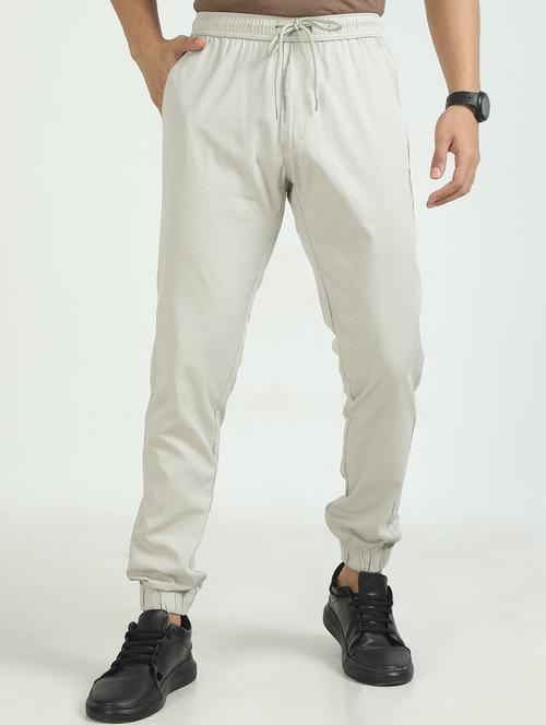 men solid mid rise regular fit jogger - 22052400 -  Standard Image - 0