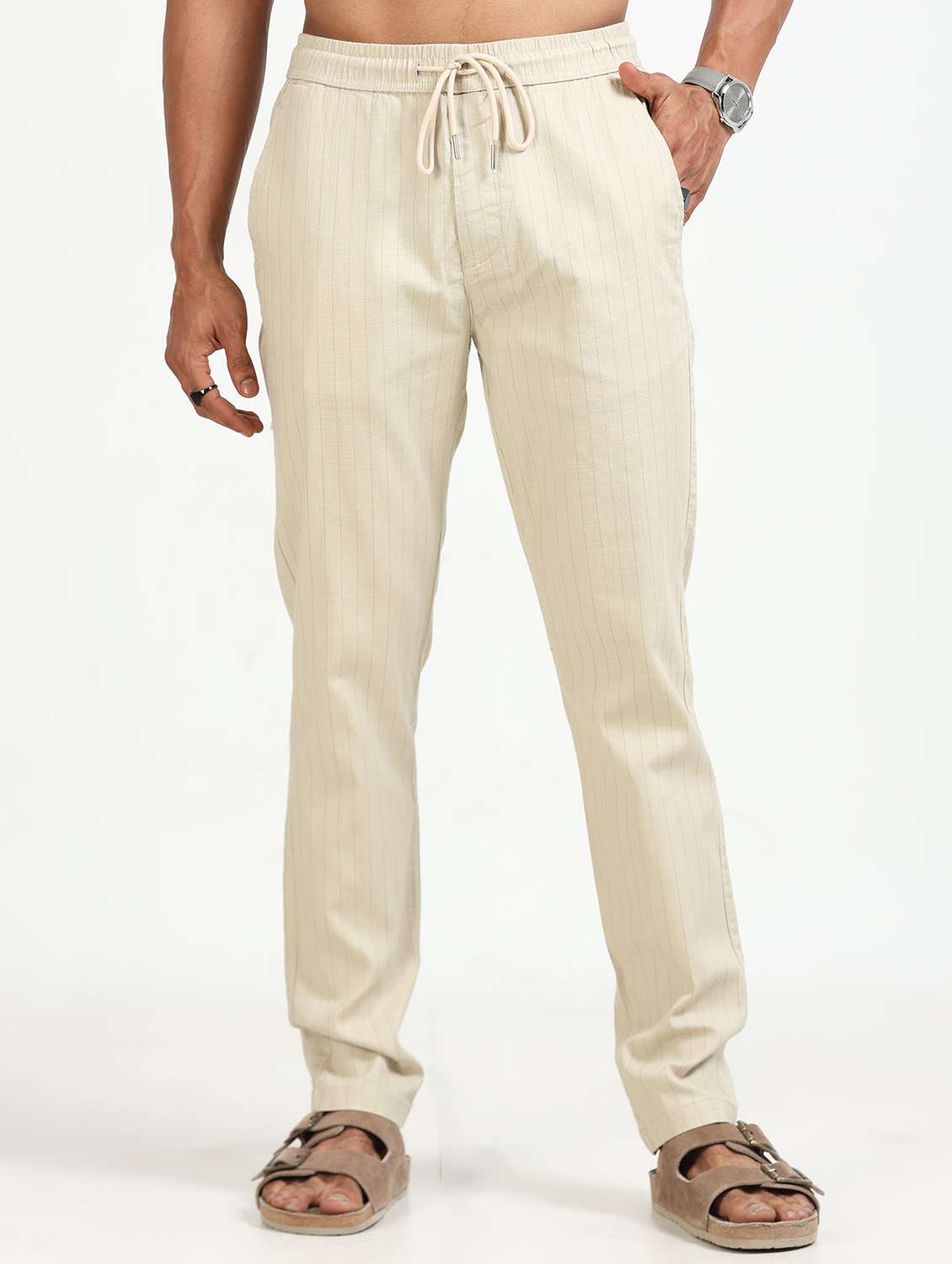 men solid mid rise straight fit chinos 