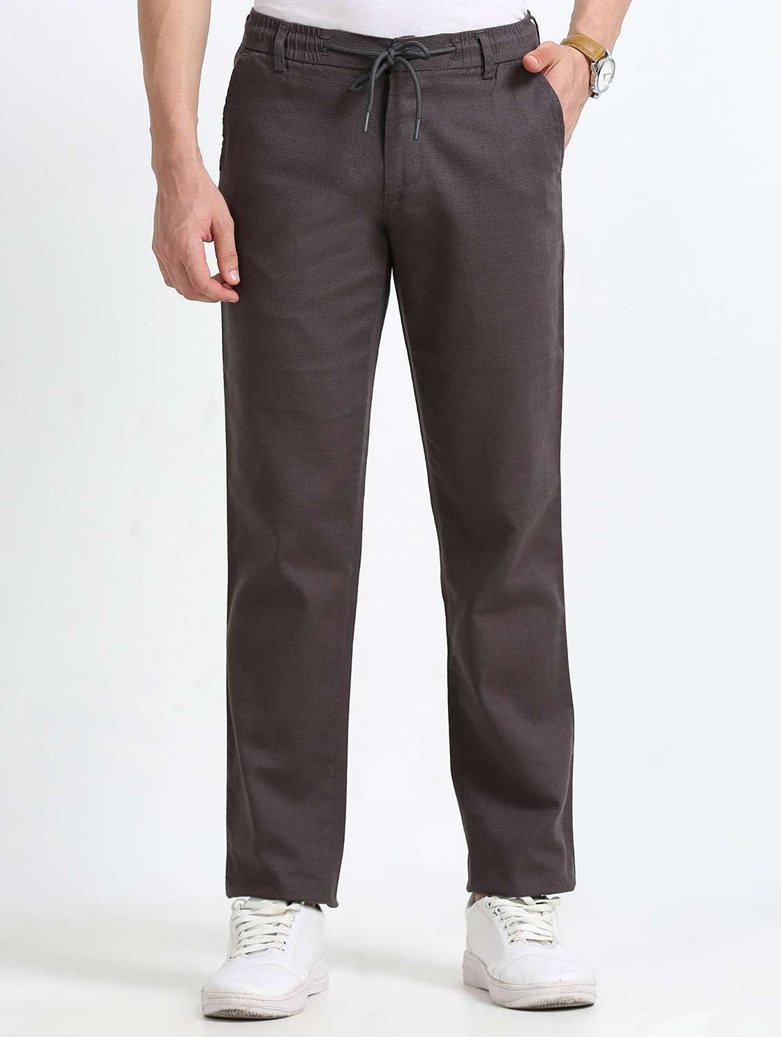 men solid mid rise straight fit chinos 