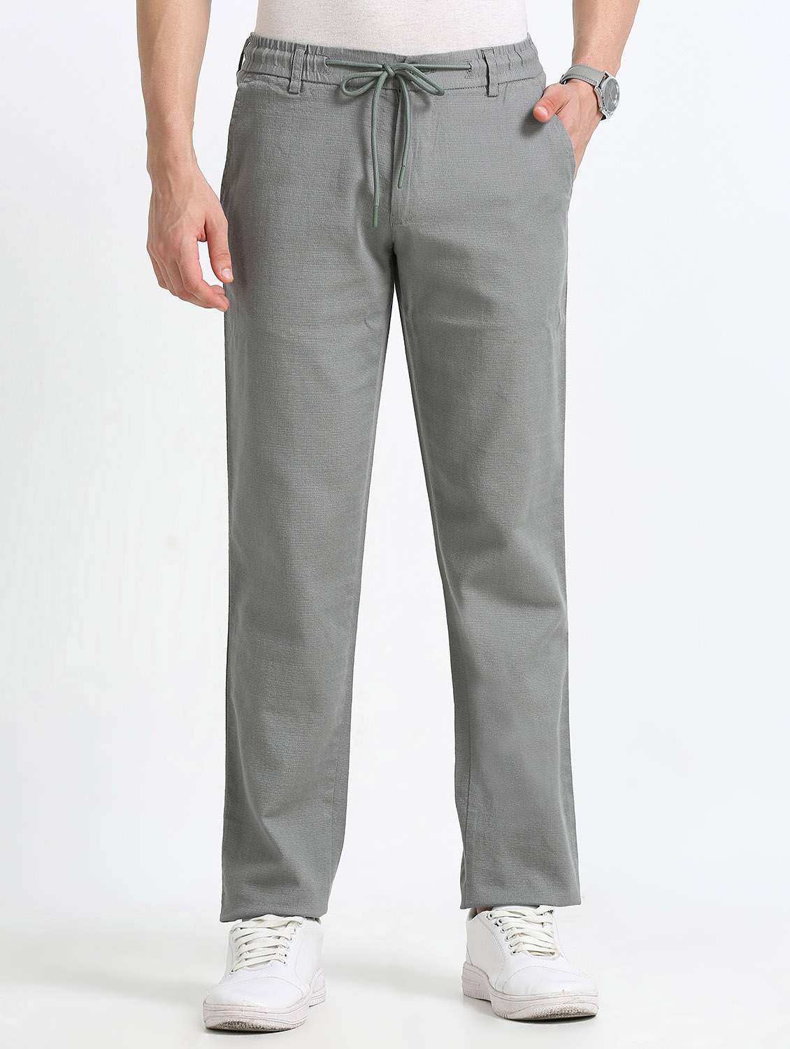 men solid mid rise straight fit chinos 