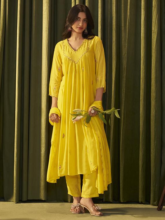 women three quarter sleeve kurta pant with dupatta set - 22052721 -  Zoom Image - 0