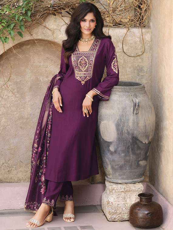 Women Embroidered Long Sleeve Kurta Pant With Dupatta Set