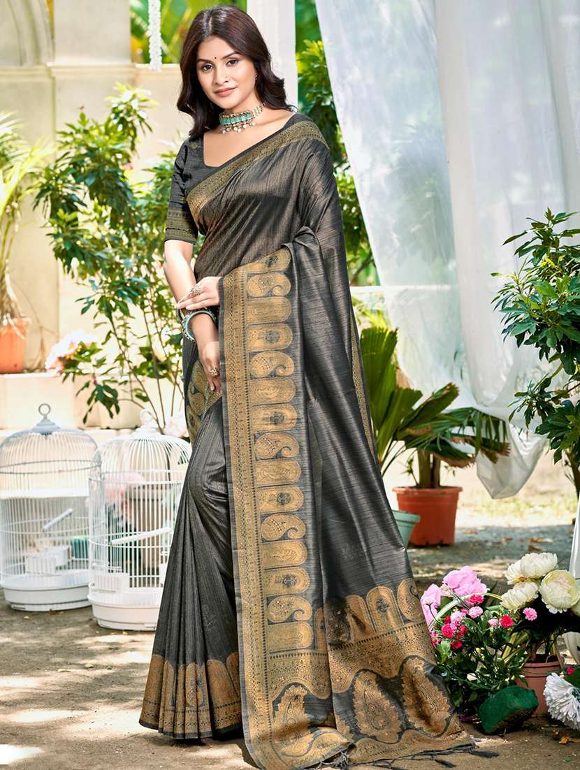 women solid with bordered saree with blouse