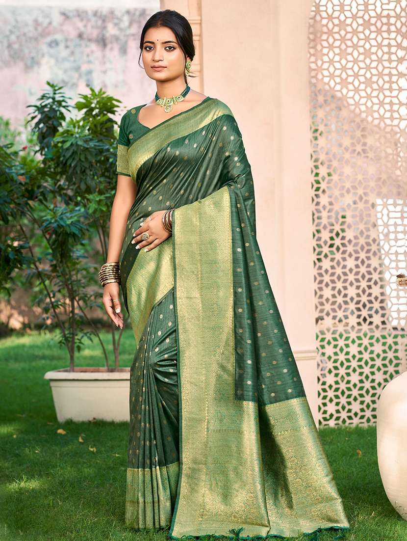 women self design bordered saree with blouse