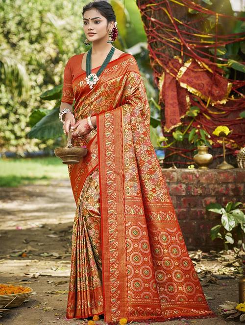 women self design bordered saree with blouse - 22053691 - Standard Image - 0