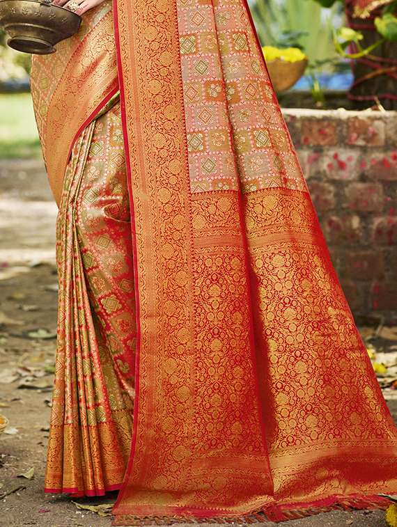 women self design bordered saree with blouse - 22053698 -  Standard Image - 2