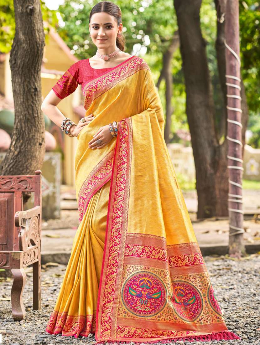women self design kanjivaram saree with blouse