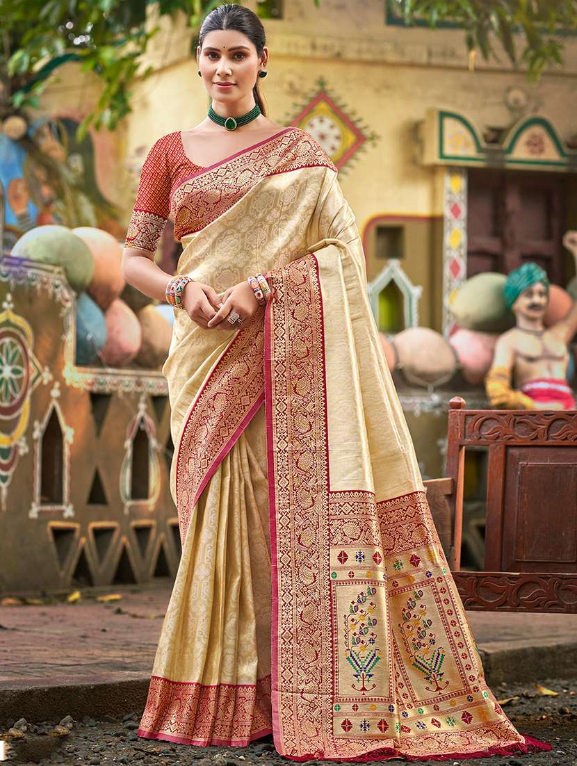 women self design kanjivaram saree with blouse