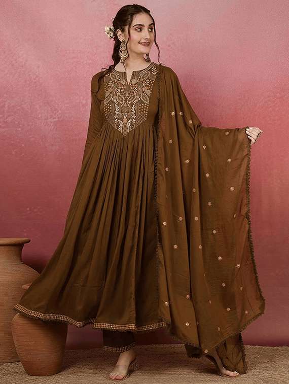 women embroidered three quarter sleeve kurta pant with dupatta set