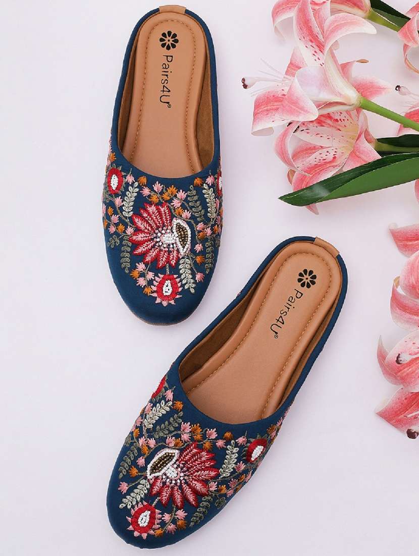women embroidered slip on juti