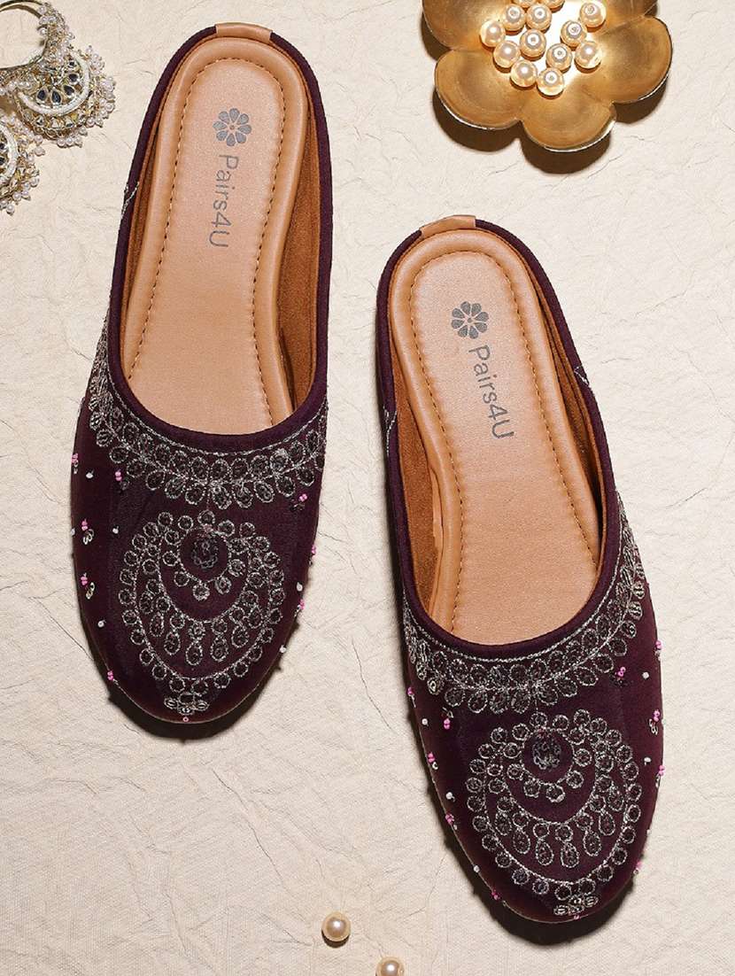 women embroidered slip on juti