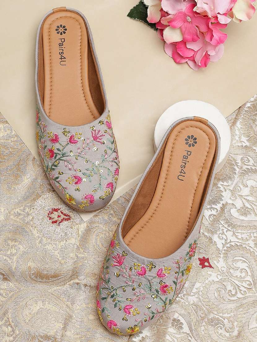 women embroidered slip on juti