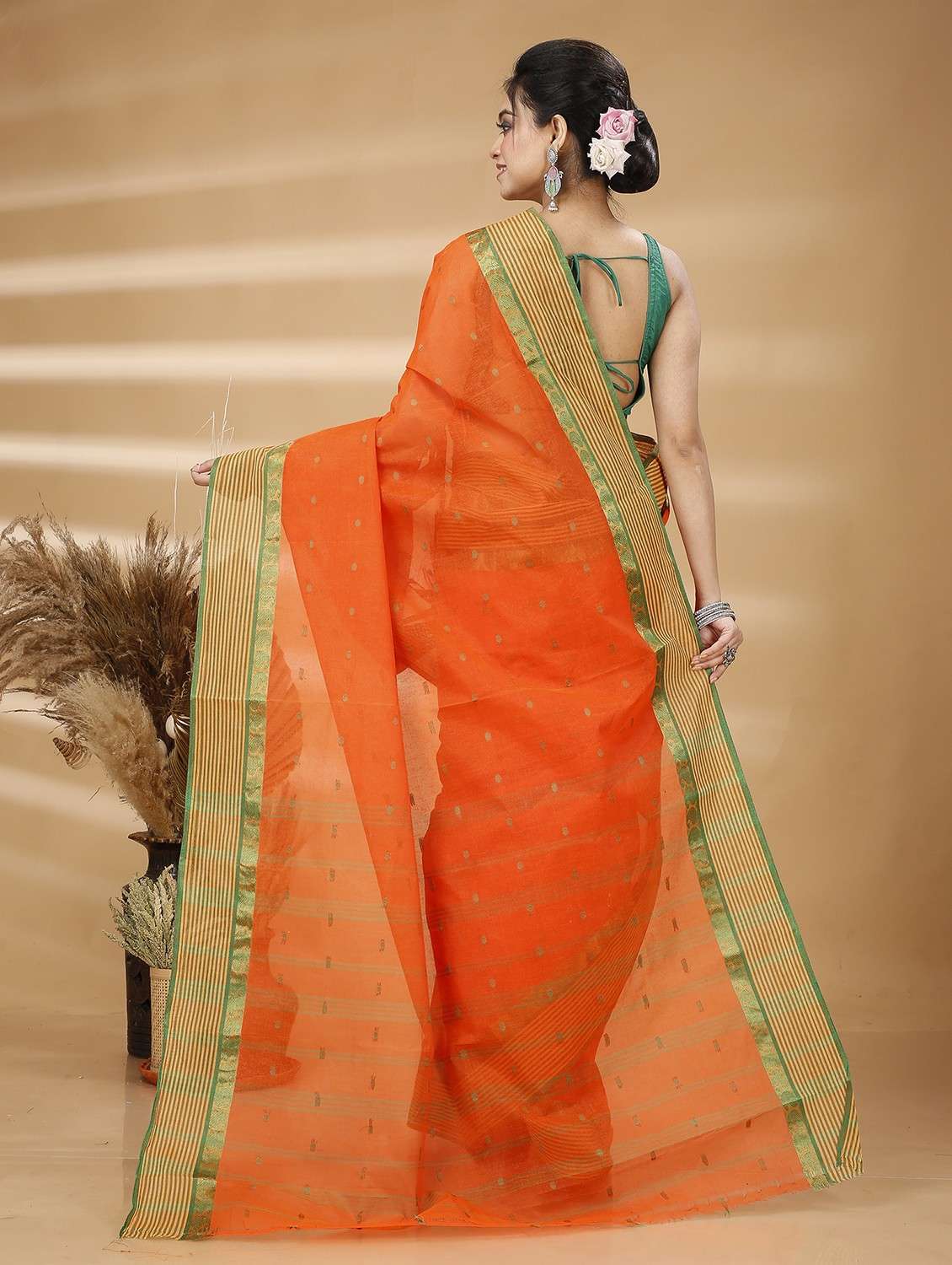 orange cotton blend handloom saree - 22056227 - Standard Image - 2