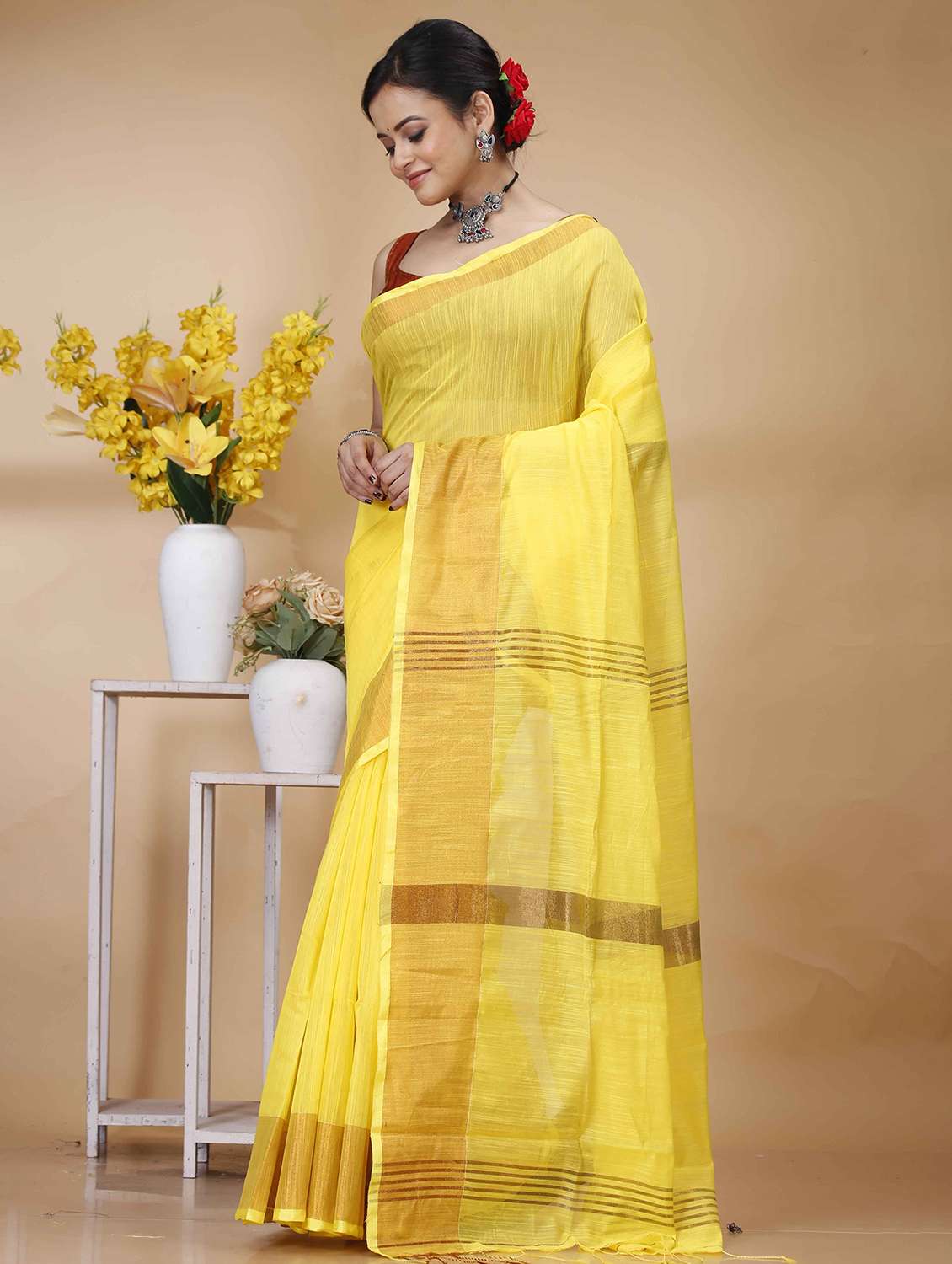 women solid with bordered handloom saree - 22056247 - Standard Image - 2