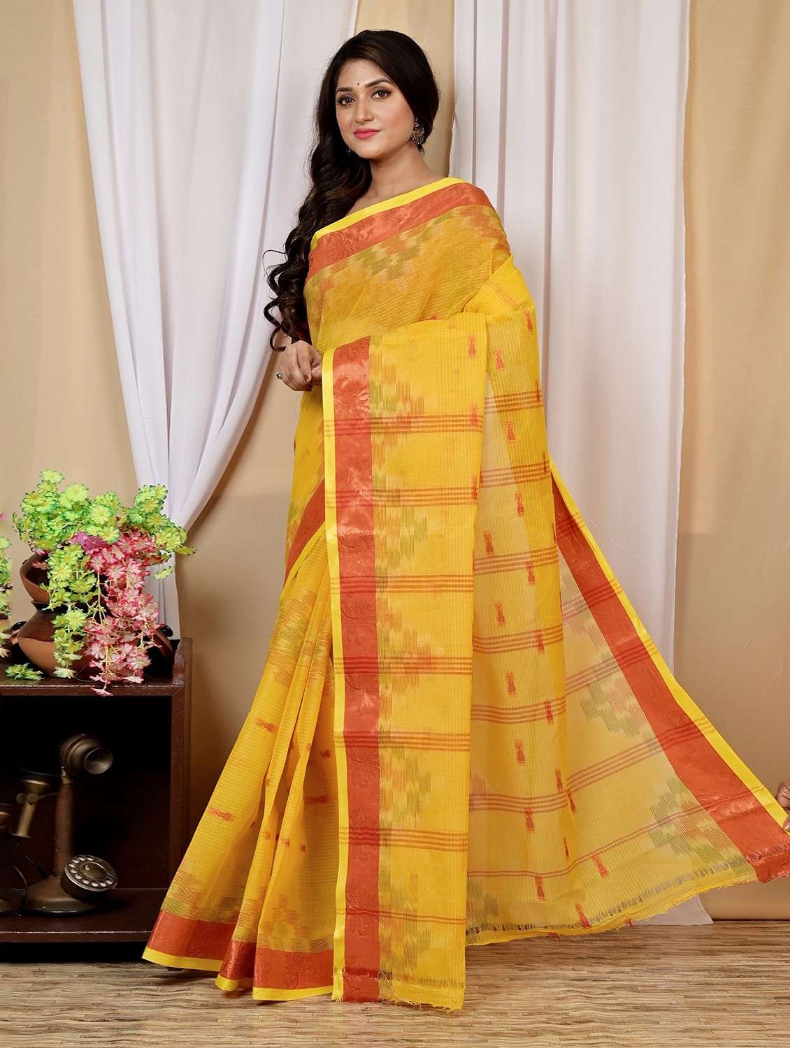 yellow cotton blend handloom saree - 22056438 - Standard Image - 2